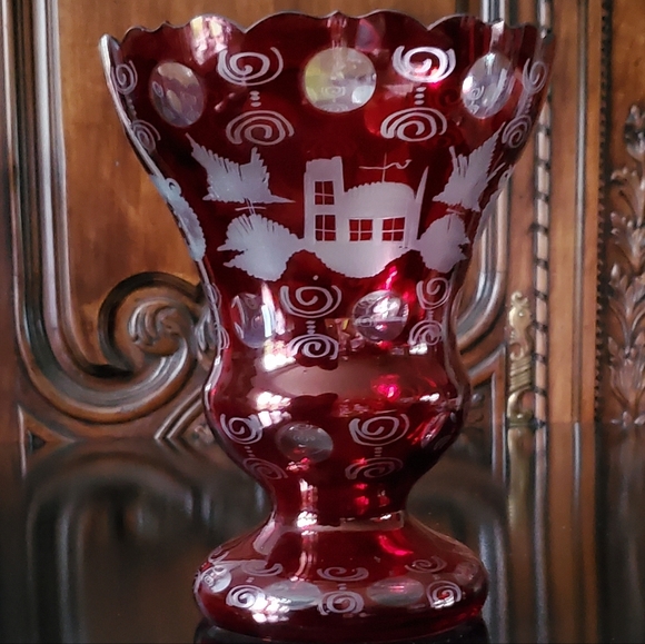 Vntg 8 1/4" Bohemian Handcut❣️Ruby Cut to Clear Castle Grouse Vase by Eg… - Picture 4 of 8